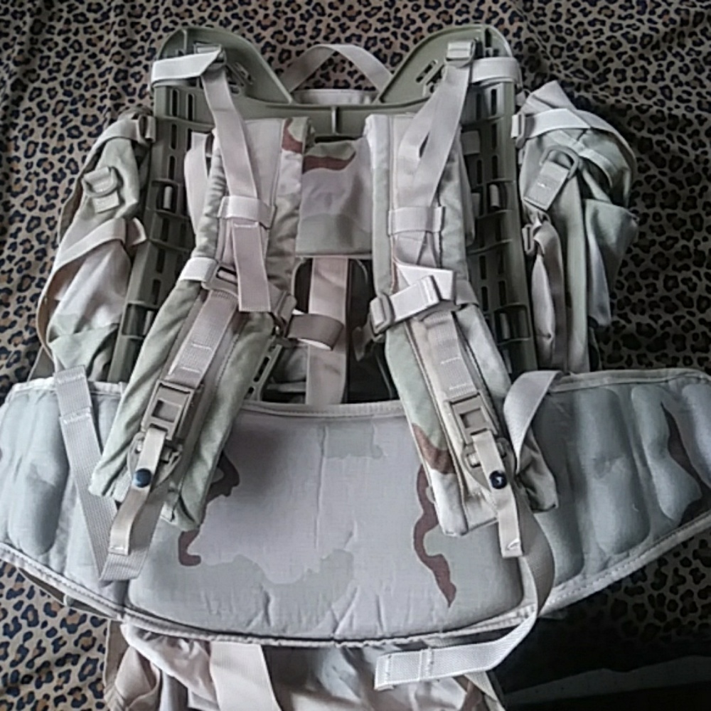 NWOT RARE AUTHENTIC MOLLE II RIFLEMAN RUCKSACK TRI - Picture 3 of 8